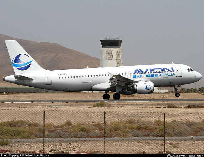 ly-vex-avion-express-italia-airbus-a320-212_PlanespottersNet_197303_b60b522717_o