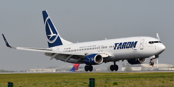 Boeing_737-800_YR-BGM_-Tarom__Mihai_Viteazul