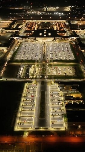 Despedimos este domingo con un vuelo nocturno por el Terminal Internacional (T2)_ que acaba de cumplir tres años haciendo volar los sueños de millones de ((3)