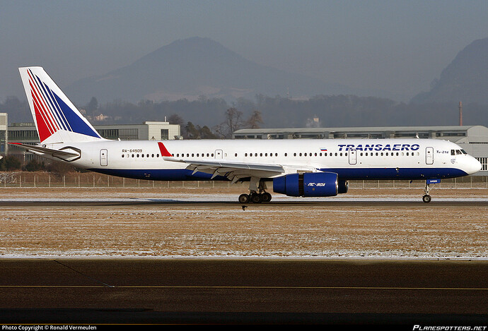 ra-64509-transaero-tupolev-tu-214_PlanespottersNet_946075_ddf5e37b62_o