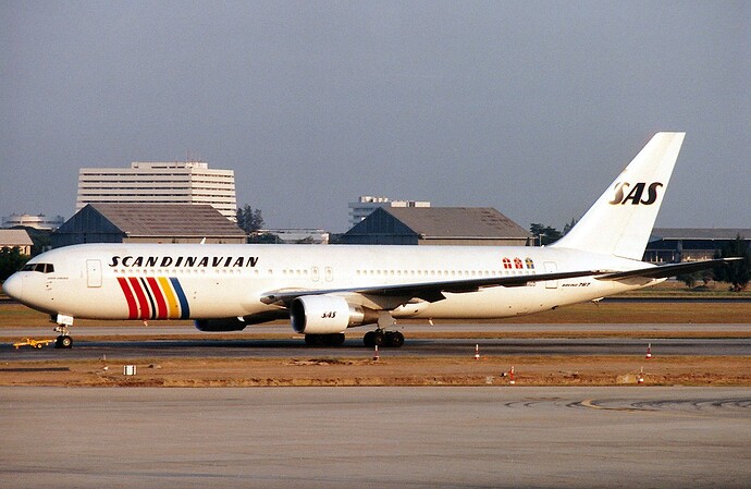 By Torsten Maiwald - http://www.airliners.net/photo/Scandinavian-Airlines--/Boeing-767-383-ER/0201053/L/, GFDL 1.2, https://commons.wikimedia.org/w/index.php?curid=17014305