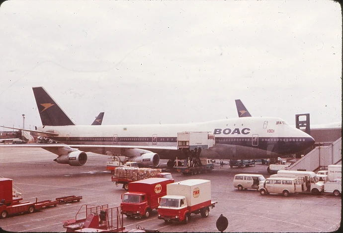 british-overseas-airways-corporation-boeing-747-100-v0-wydrj5unix6a1