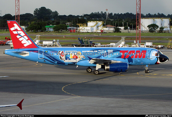 pt-mzn-tam-linhas-aereas-airbus-a320-231_PlanespottersNet_262855_ce77441e79_o