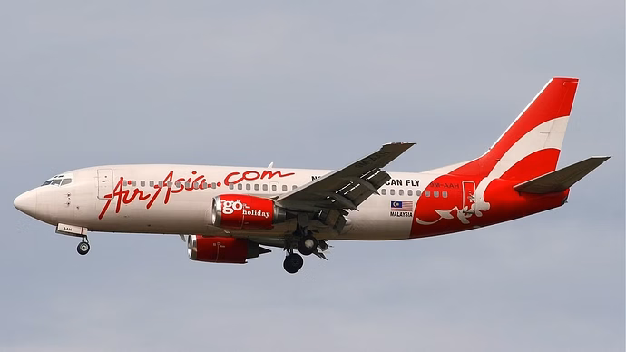 Air_Asia_Boeing_737-300_MRD
