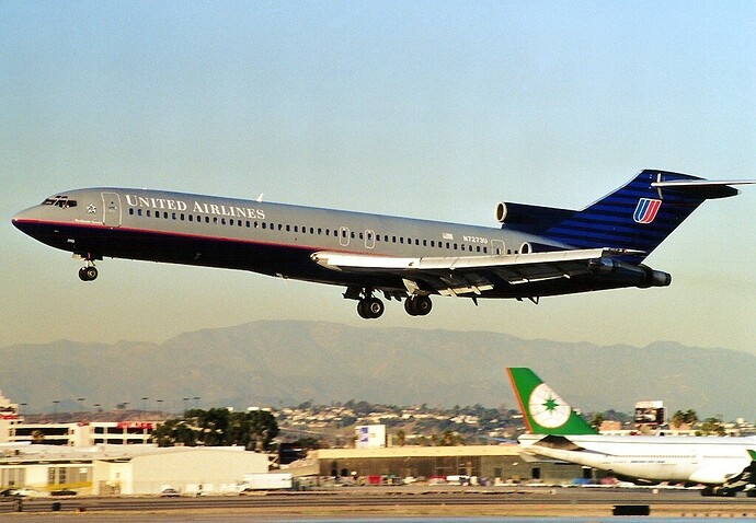 By JetPix - Gallery page http://www.airliners.net/photo/United-Airlines/Boeing-727-222-Adv/0219186/LPhoto http://cdn-www.airliners.net/aviation-photos/photos/6/8/1/0219186.jpg, GFDL 1.2, https://commons.wikimedia.org/w/index.php?curid=28588746
