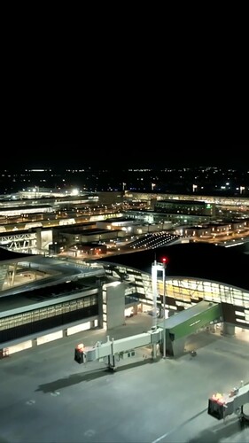 Despedimos este domingo con un vuelo nocturno por el Terminal Internacional (T2)_ que acaba de cumplir tres años haciendo volar los sueños de millones de ((2)