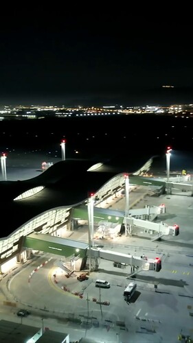 Despedimos este domingo con un vuelo nocturno por el Terminal Internacional (T2)_ que acaba de cumplir tres años haciendo volar los sueños de millones de ((1)
