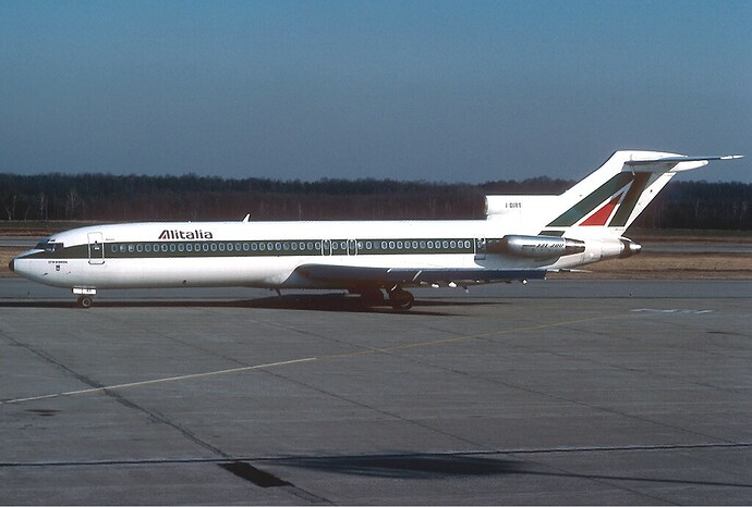 By Alain Durand - http://www.airliners.net/photo/Alitalia/Boeing-727-243-Adv/1098278/L/, GFDL 1.2, https://commons.wikimedia.org/w/index.php?curid=20848037