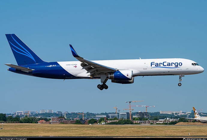 https://www.planespotters.net/photo/1790782/se-rle-farcargo-boeing-757-223-pcf-wl