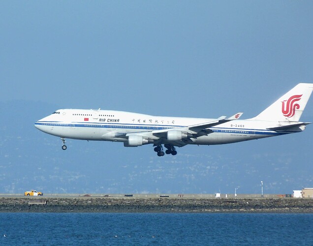 2560px-Boeing_747-400M_B-2468_of_Air_China_485
