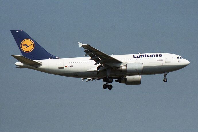 By Kambui - Lufthansa Airbus A310-304 D-AIDF "Aschaffenburg", CC BY 2.0, https://commons.wikimedia.org/w/index.php?curid=58128296