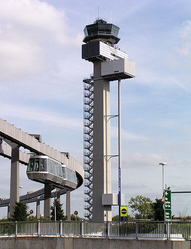 DUS_Tower_Skytrain