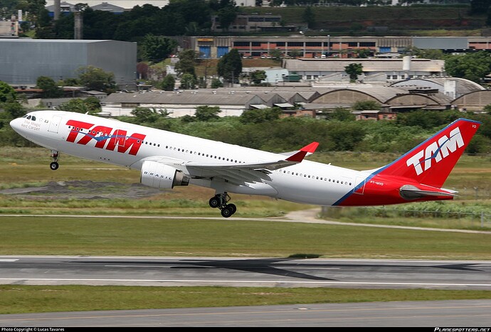 pt-mvd-tam-linhas-aereas-airbus-a330-223_PlanespottersNet_284676_9afb5e0396_o