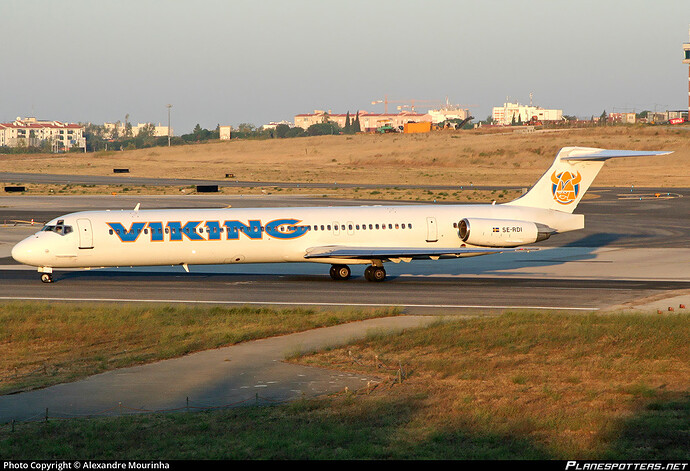 se-rdi-viking-airlines-mcdonnell-douglas-md-83-dc-9-83_PlanespottersNet_433224_74925214ef_o