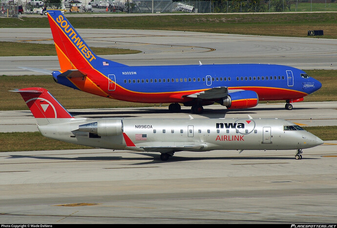 n8960a-northwest-airlink-bombardier-crj-200lr-cl-600-2b19_PlanespottersNet_063002_d5c02704be_o