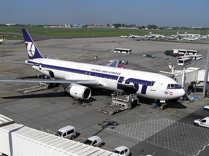 PLL_LOT_Boeing_767-300ER_Poznan_2