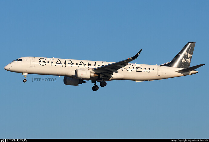 Air_dolomiti_star_alliance_e195_1