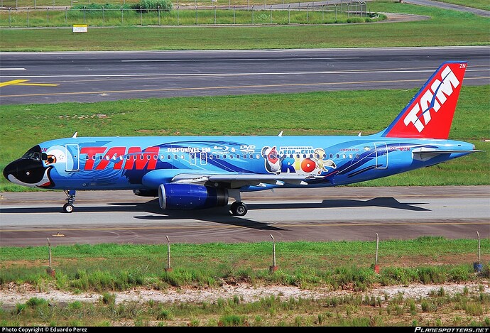 pt-mzn-tam-linhas-aereas-airbus-a320-231_PlanespottersNet_272347_2390f995d0_o