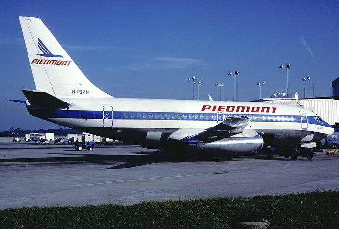 Piedmont_Airlines_Boeing_737-201;_N794N,April_1983(5288852738)