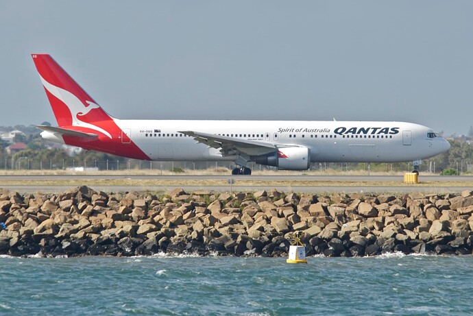 Qantas_Boeing_767-300;VH-OGG@SYD;30.07.2012_665bh(8091805838)