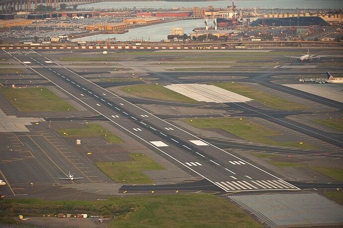 Newark_Runway_Jibreel23