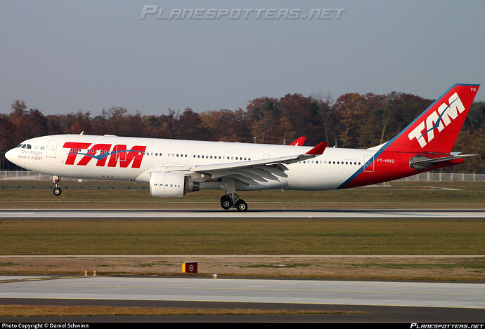pt-mvq-tam-linhas-aereas-airbus-a330-223_PlanespottersNet_1248922_01717a3086_o