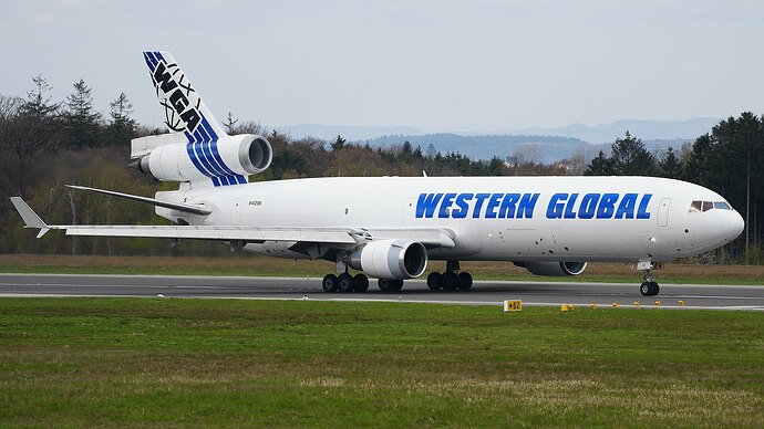 [[File:Hahn Airport Western Global Airlines McDonnell Douglas MD-11(F) N412SN (DSC05957).jpg|thumb|Hahn Airport Western Global Airlines McDonnell Douglas MD-11(F) N412SN (DSC05957)