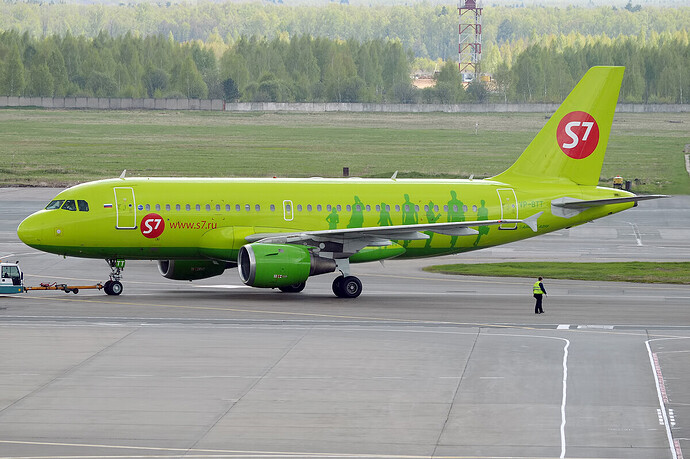 S7_Airlines,VP-BTT,Airbus_A319-114(16455325572)(2)