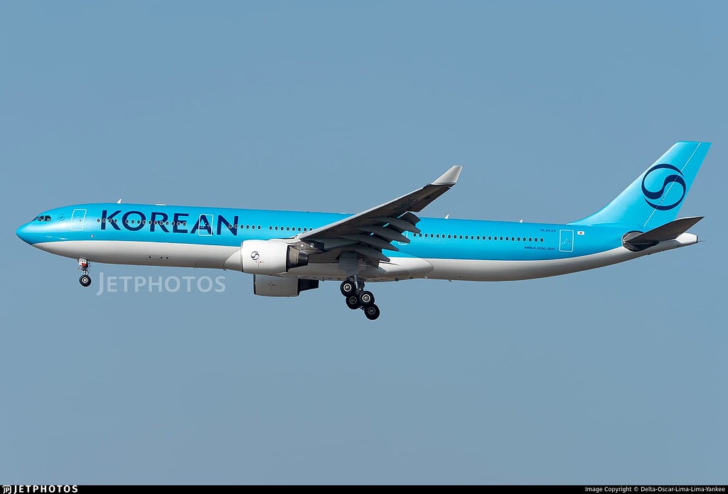 Korean AirのA330-300モデル・ステッカー Illustration of Korean Air Airbus A330-300 Digital Art by