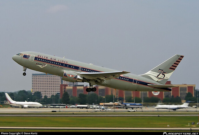 n102da-delta-air-lines-boeing-767-232_PlanespottersNet_021969_6ad79a5796_o