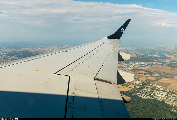 Air_dolomiti_star_alliance_e195_6