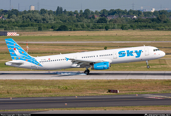 tc-skl-sky-airlines-airbus-a321-231_PlanespottersNet_1742164_b403429a08_o