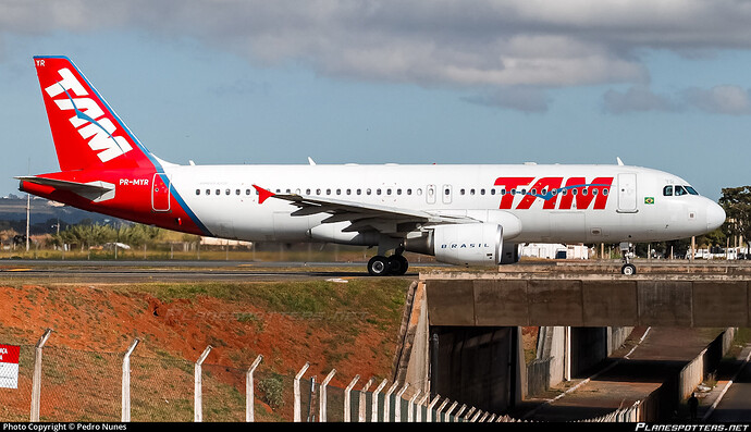 pr-myr-tam-linhas-aereas-airbus-a320-214_PlanespottersNet_966980_9946fd7f74_o