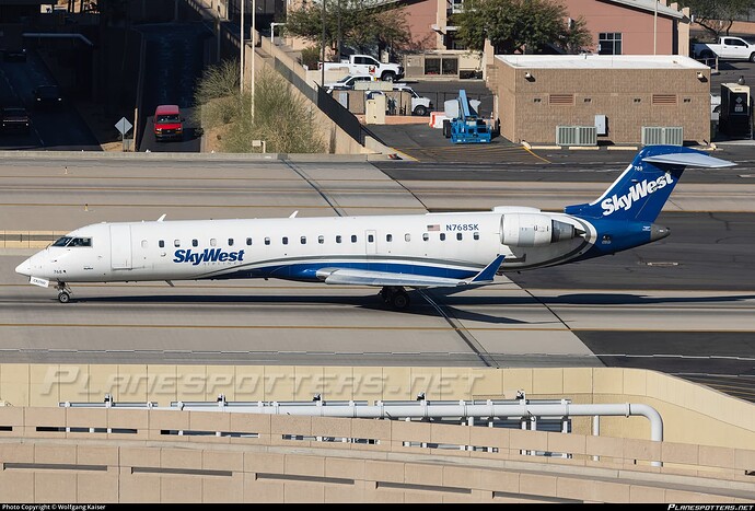 n768sk-skywest-airlines-bombardier-crj-701er-cl-600-2c10_PlanespottersNet_1727745_329dbfc32f_o