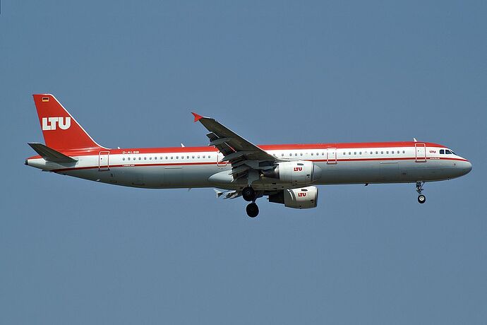 By Kambui - LTU - Lufttransport-Unternehmen Airbus A321-211 D-ALSB, CC BY 2.0, https://commons.wikimedia.org/w/index.php?curid=58133815