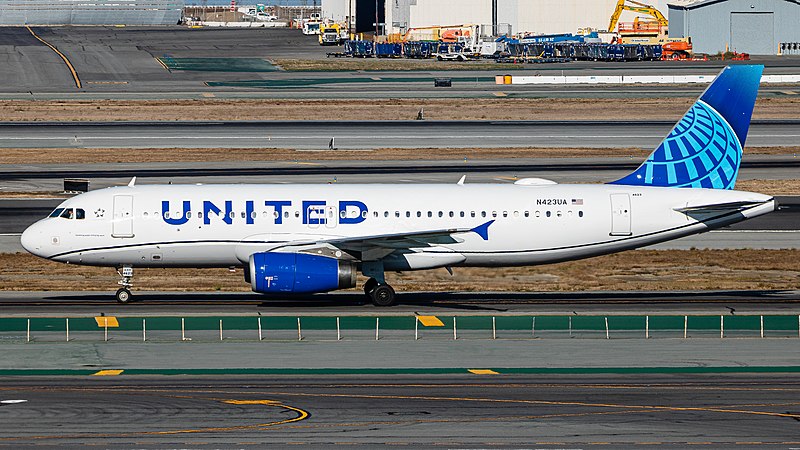 800px-United_Airlines_A320_in_the_New_Livery