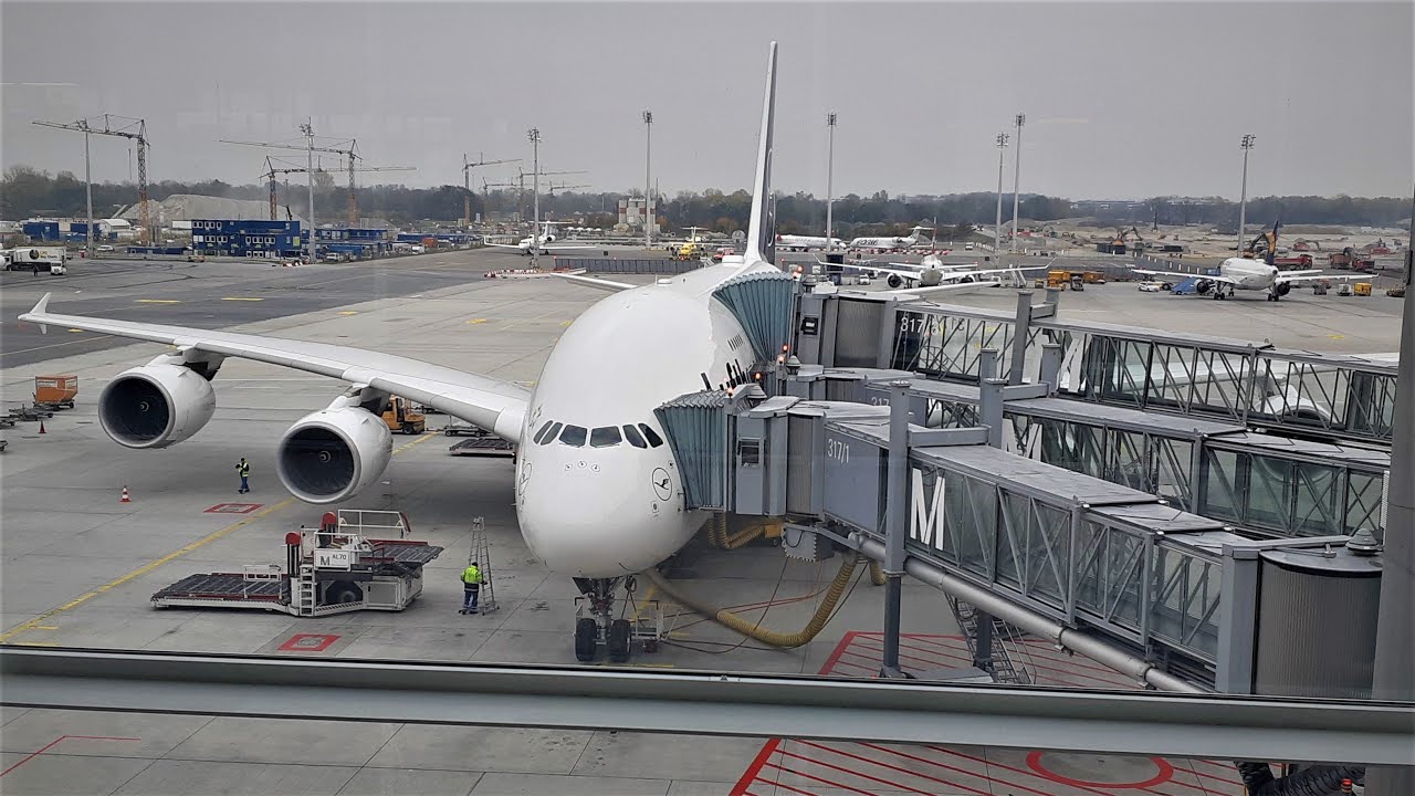 3 Jet Bridges Munich Airport Airbus A380
