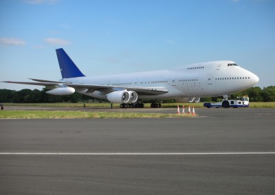 Boeing-747-white-exterior-400x284