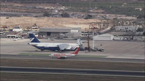 easyjet-aeroplane-getting-ready-takeoff-footage-066825223_iconl