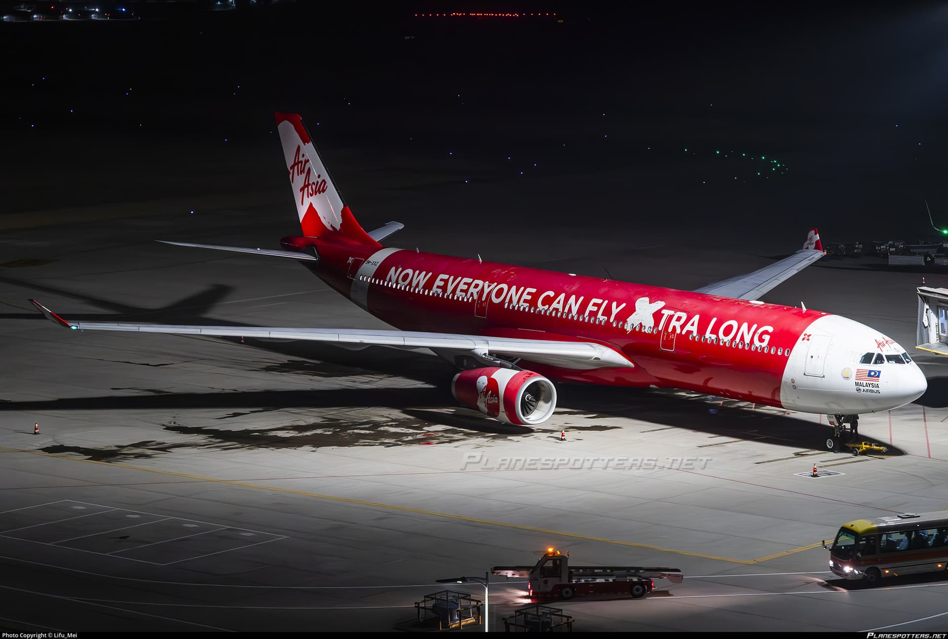 "Now Everyone Can Fly Xtra Long" livery