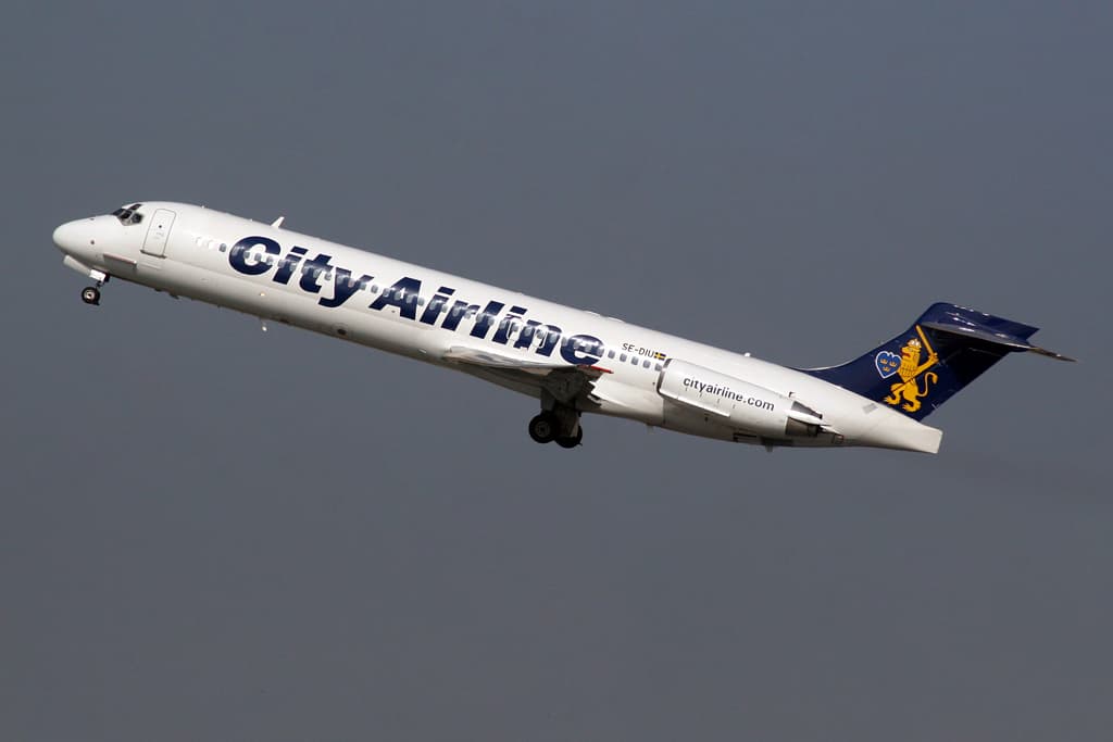 McDonnell_Douglas_MD-87_City_Airline_(5084525782)