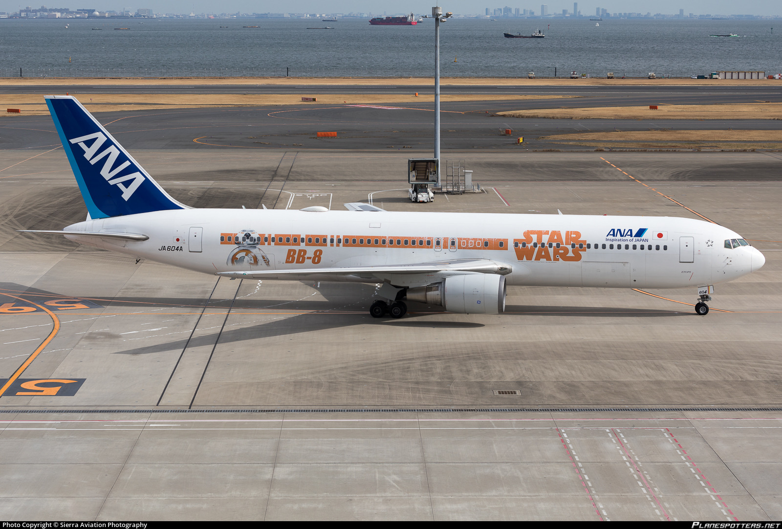 航空機・ヘリコプター 1/400 ANA STARWARS R2-D2 BB-8 B767-300ER 1/400 ANA STARWARS R2-D2 BB-8 B767-300ER 航空機